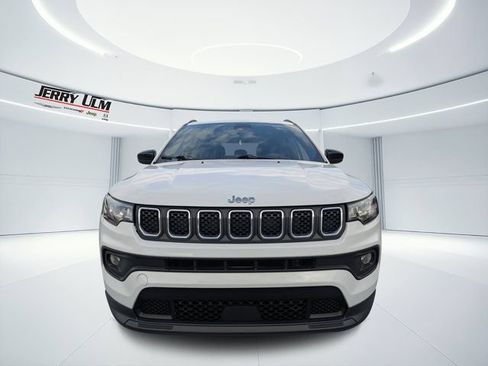 Used 2024 Jeep Compass Latitude AWD/4WD image 8