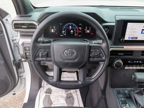 Certified 2025 Toyota Tacoma SR5 AWD/4WD image 36