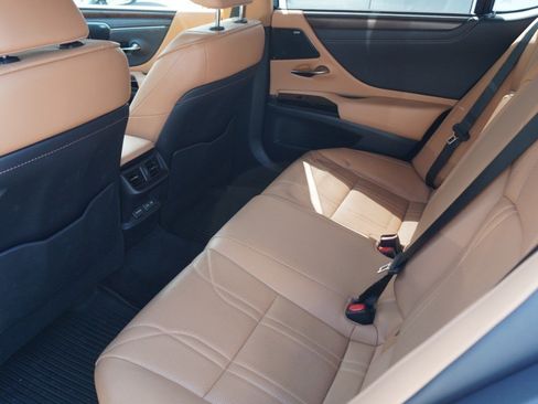 Used 2023 Lexus ES 350 Ultra Luxury w/ Accessory Package (Z2) FWD image 10