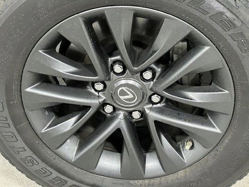 Used 2023 Lexus GX 460 Premium image 12