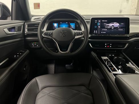 Used 2024 Volkswagen Atlas Cross Sport SE FWD image 16
