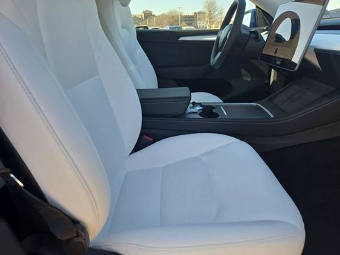 Used 2022 Tesla Model Y Long Range image 19