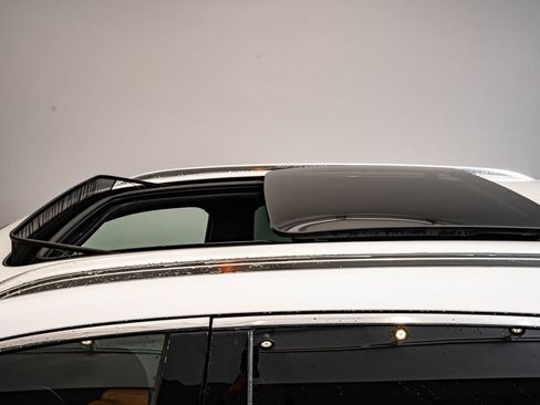 Used 2023 Lincoln Nautilus Black Label w/ Class II Trailer Tow Package AWD/4WD image 14