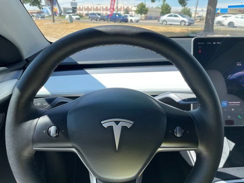 Used 2024 Tesla Model Y Long Range AWD/4WD image 8