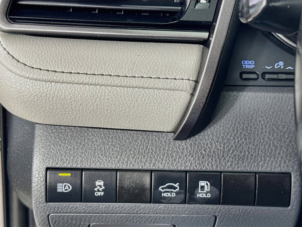 Used 2022 Toyota Camry SE w/ Audio Upgrade Package FWD image 12