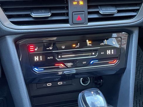 New 2026 Volkswagen Taos SE image 14