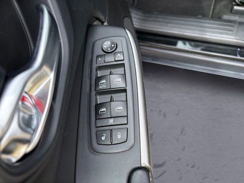 Used 2020 Jeep Cherokee Latitude FWD image 17