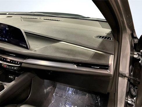 Used 2024 Cadillac XT4 Premium Luxury image 17