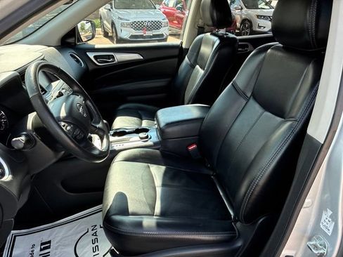 Used 2019 Nissan Pathfinder SL AWD/4WD image 17