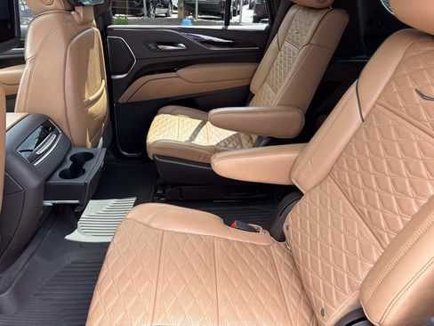 Used 2021 Cadillac Escalade Sport w/ Driver Assist Tech Package AWD/4WD image 31