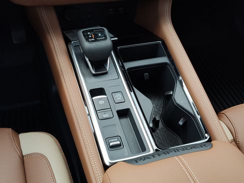 New 2026 Nissan Pathfinder Platinum FWD image 10