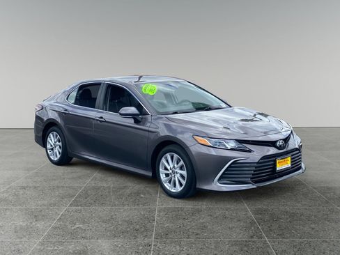 Used 2023 Toyota Camry LE FWD image 7