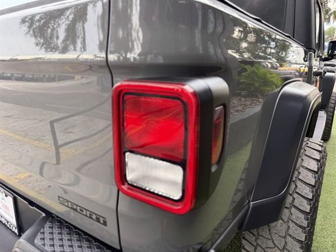Used 2020 Jeep Gladiator Sport w/ Quick Order Package 24S AWD/4WD image 14
