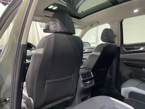 Used 2025 Volkswagen Atlas Peak Edition SE AWD/4WD image 16