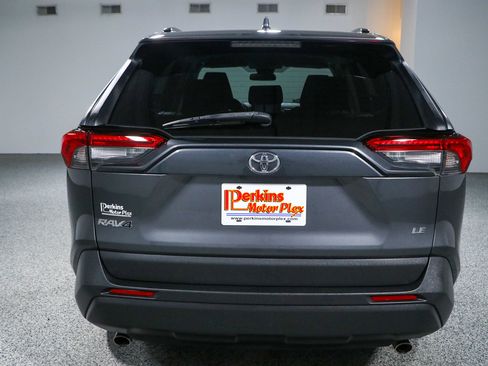 Used 2021 Toyota RAV4 LE FWD image 8