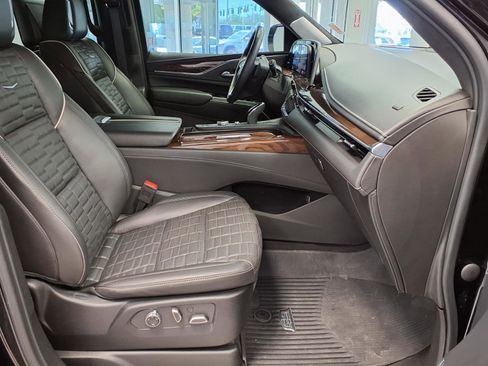Certified 2023 Cadillac Escalade Sport Platinum w/ LPO, ONYX Package AWD/4WD image 10