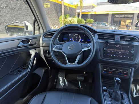 Used 2023 Volkswagen Tiguan SE image 24