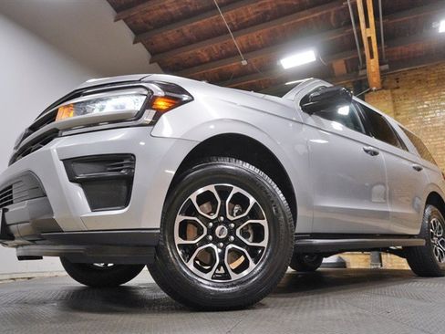 Used 2024 Ford Expedition XL AWD/4WD image 3