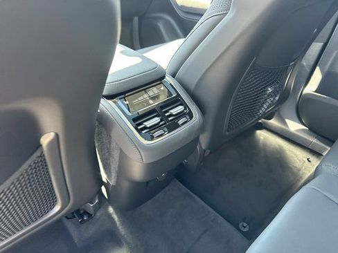 Used 2025 Volvo XC90 B6 Plus w/ Protection Package Premier AWD/4WD image 24