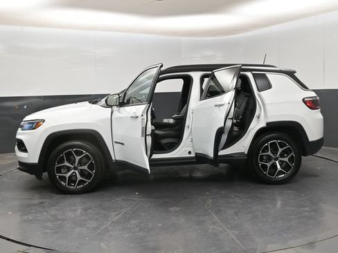Used 2025 Jeep Compass Limited AWD/4WD image 30