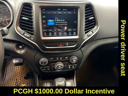 Used 2022 Jeep Cherokee Trailhawk image 5