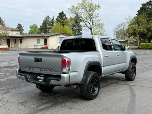 Used 2022 Toyota Tacoma TRD Off-Road w/ TRD Premium Off Road Package AWD/4WD image 5