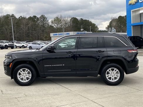 Used 2024 Jeep Grand Cherokee Laredo image 2