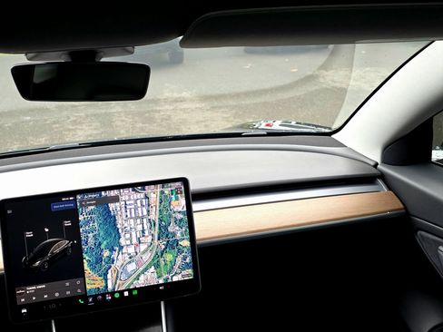 Used 2018 Tesla Model 3 Long Range AWD/4WD image 36