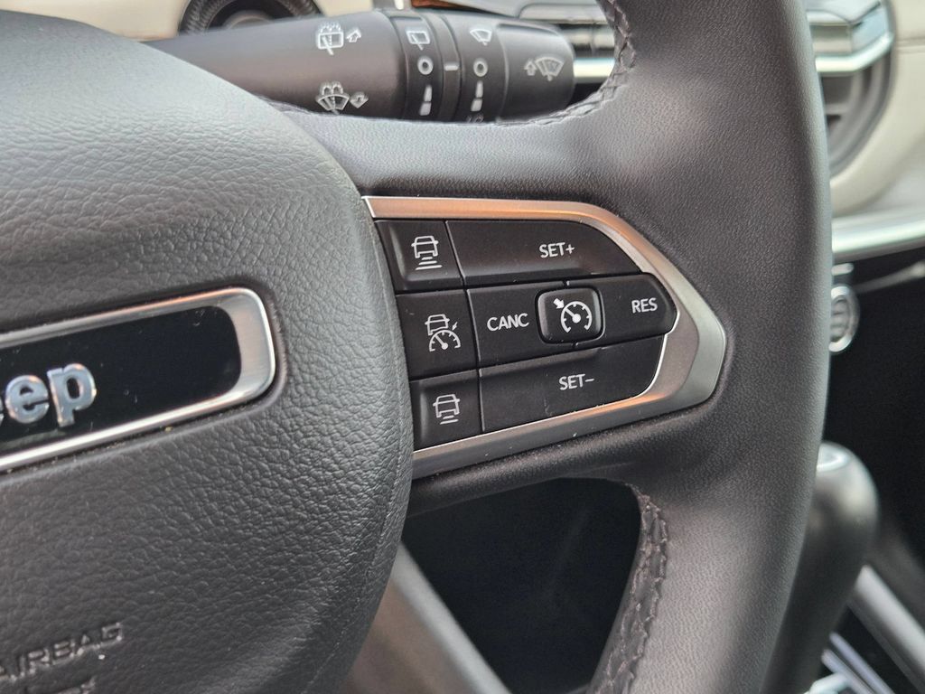 Used 2025 Jeep Compass Limited AWD/4WD image 18