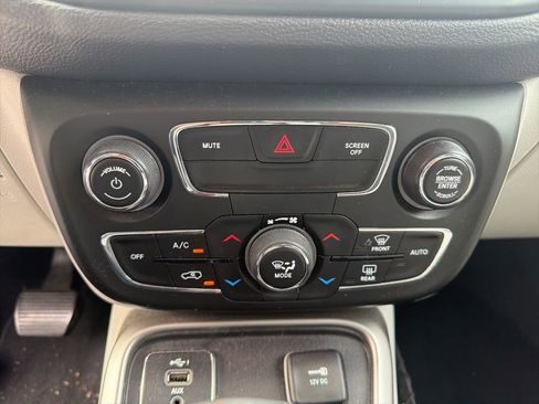 Used 2019 Jeep Compass Latitude w/ Popular Equipment Group FWD image 13