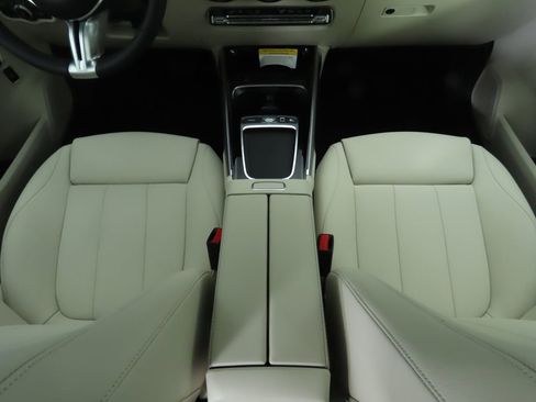 Certified 2025 Mercedes-Benz GLB 250 image 17