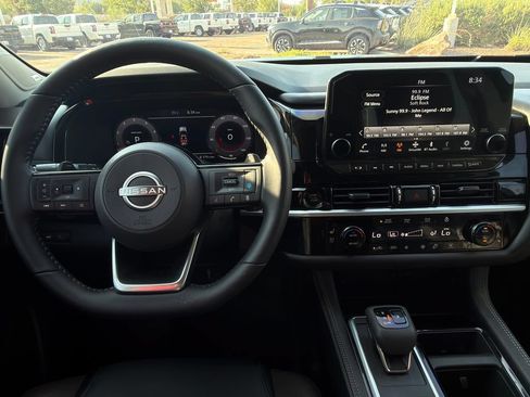 Used 2025 Nissan Pathfinder Platinum FWD image 25