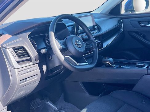 Used 2023 Nissan Rogue SV image 9