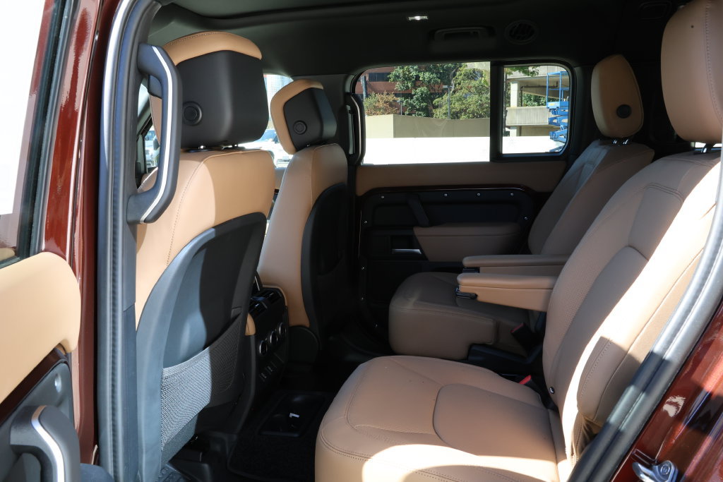 New 2026 Land Rover Defender 130 X-Dynamic SE AWD/4WD image 36