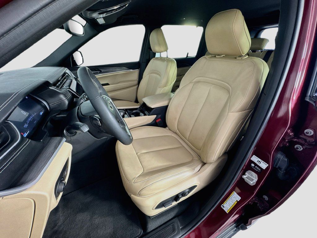 Used 2023 Jeep Grand Cherokee Limited RWD image 11
