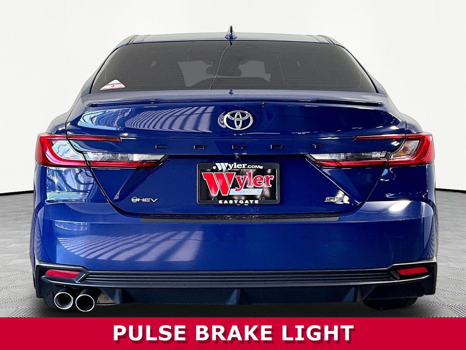 Used 2025 Toyota Camry SE FWD image 5