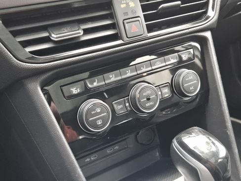 Certified 2023 Volkswagen Taos SEL image 31