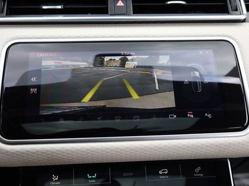Used 2019 Land Rover Range Rover Velar R-Dynamic SE image 40
