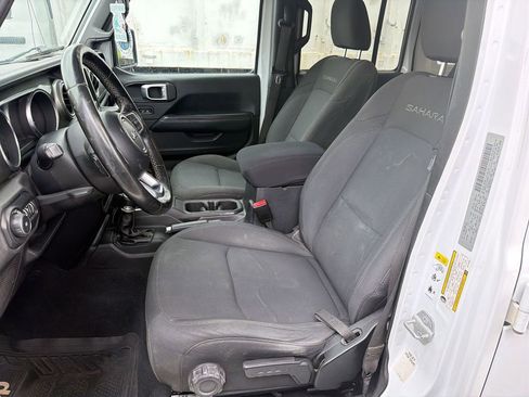 Used 2020 Jeep Wrangler Unlimited Sahara AWD/4WD image 3