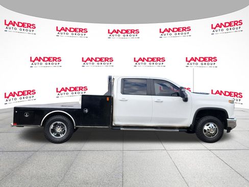 Used 2024 Chevrolet Silverado 3500 LT image 2