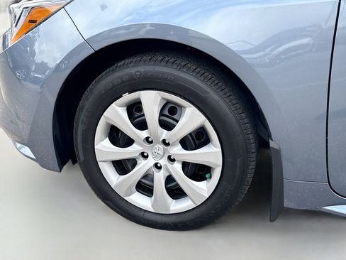 Used 2025 Toyota Corolla LE image 39