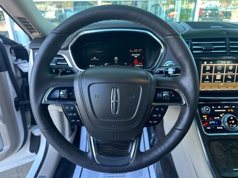 Used 2017 Lincoln Continental Reserve w/ Luxury Package image 37