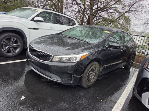 Used 2017 Kia Forte LX image 1