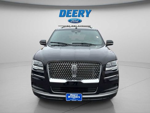 Used 2023 Lincoln Navigator Reserve image 2