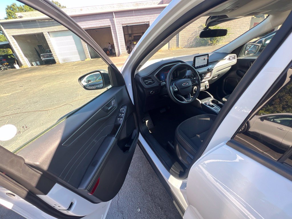 Used 2025 Ford Escape Active FWD image 2