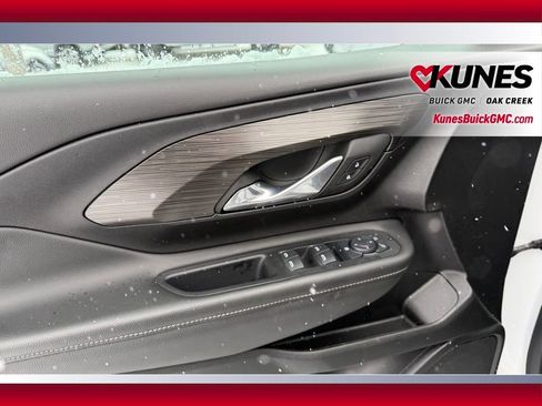 Used 2024 GMC Terrain SLE image 9