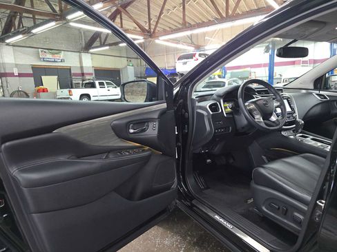 Used 2018 Nissan Murano SL w/ Midnight Edition Package FWD image 19