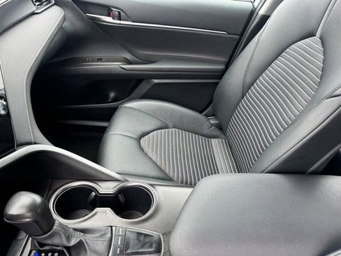 Used 2024 Toyota Camry SE image 13