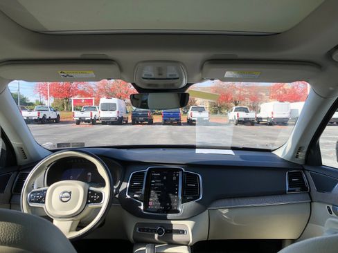 Used 2023 Volvo XC90 B6 Plus image 12