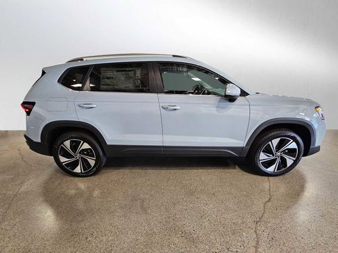 New 2025 Volkswagen Taos SE image 8